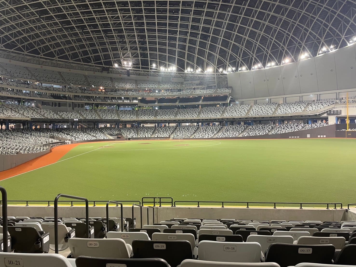 右外野視角(邊)